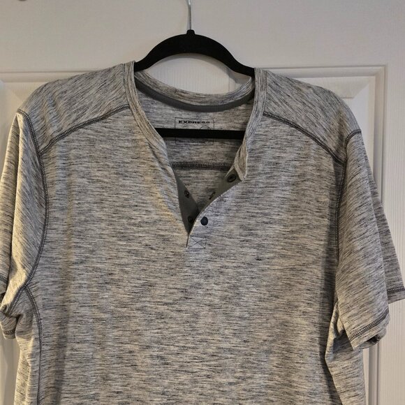 Express - Men's XL V Neck T Shirt - EUC - Picture 1 of 4